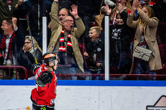 Malmö Redhawks Carl-Johan Lerby jublar