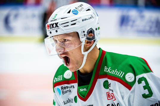 Rögles Daniel Bertov jublar