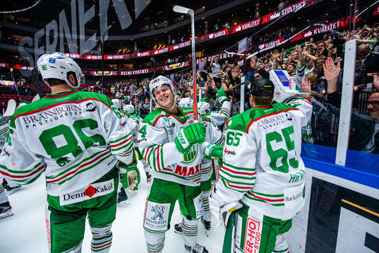 Rögles Jakob Bondesson jublar