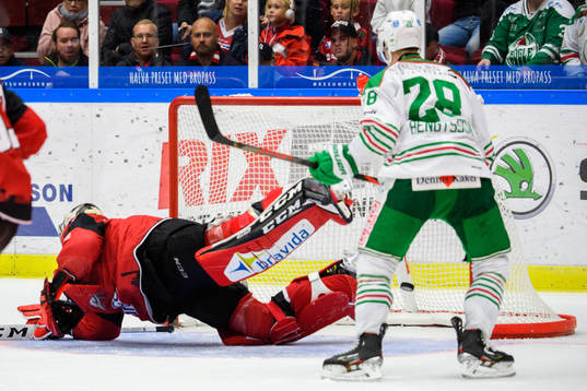 Rögles Daniel Bertov (ej i bild) gör matchavgörande 3-4