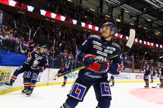 Linköpings Hampus Larsson jublar