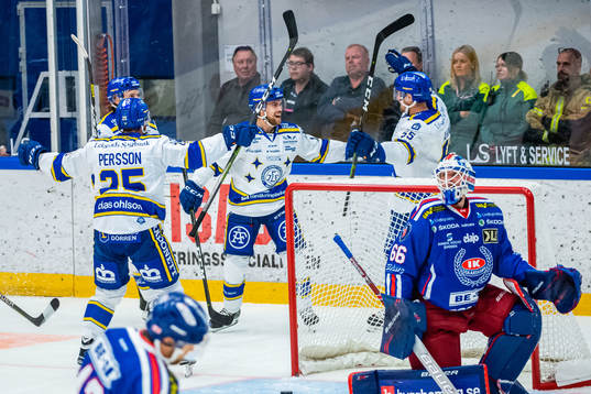 Leksands Oskar Lang jublar med lagkamrater