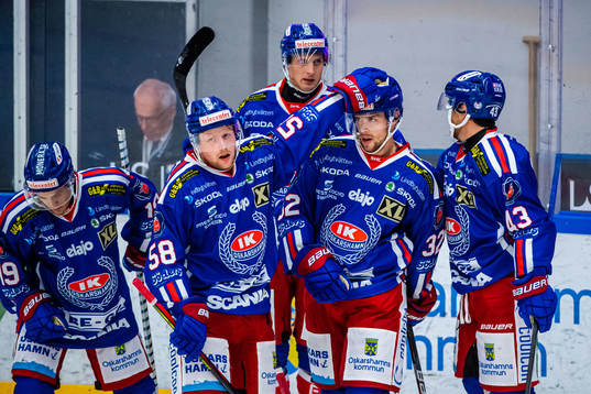 Oskarshamns Markus Modigs jublar med lagkamrater