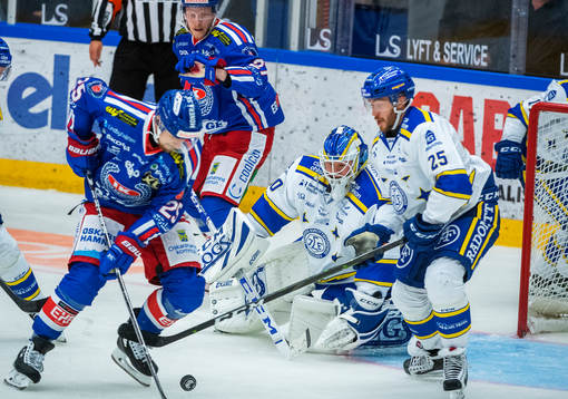 Oskarshamns Johannes Salmonsson och Leksands målvakt Janne