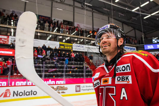 Örebros Stefan Warg jublar