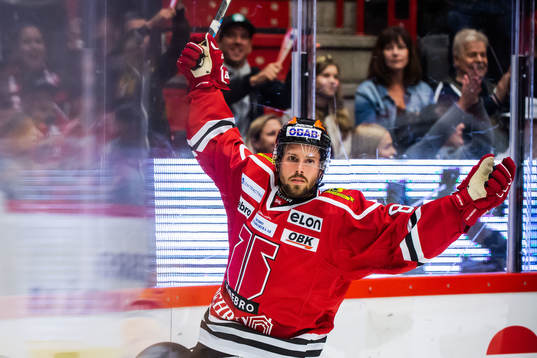 Örebros Mathias Bromé jublar