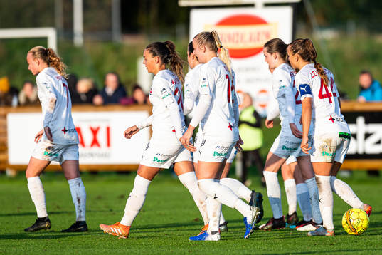 Rosengårds spelare jublar