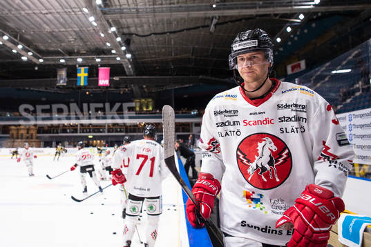 Vita Hästens Simon Fernholm