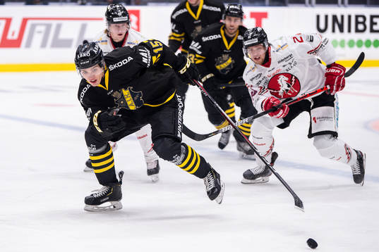 s Elias Lindström och Vita Hästens Kevin Elgestål