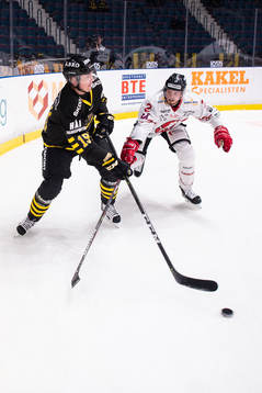 s Johan Porsberger och Vita Hästens Jens Hellgren