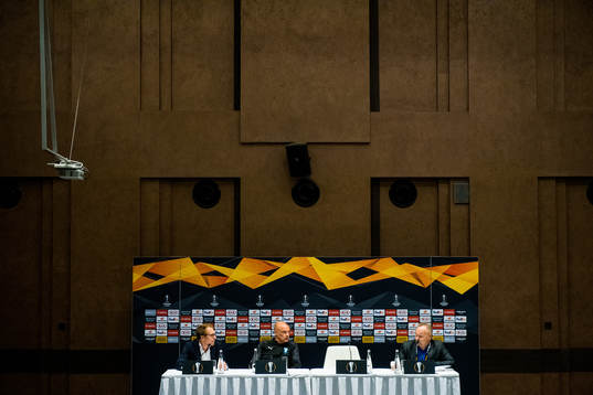 Press officer Peter Åhlander and Uwe Rösler, head coach