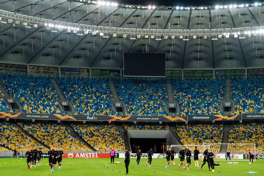 Players warm upp