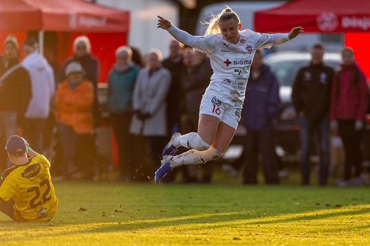 Rosengårds Hailie Mace faller