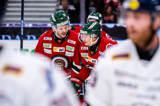 Frölundas Theodor Lennström och Rhett Rakhshani jublar