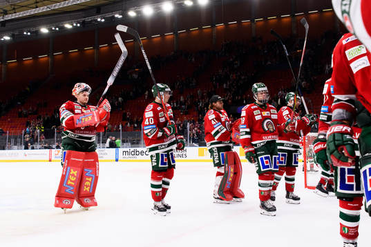 Frölundas målvakt Johan Mattsson, Joel Mustonen och Lucas