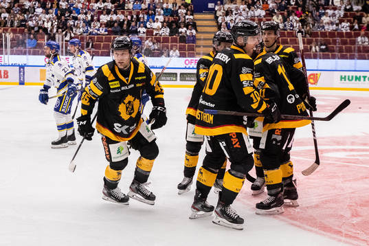 Skellefteås Oscar Möller jublar