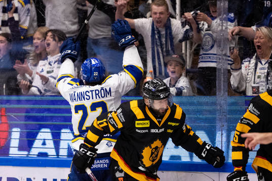 Leksands Sebastian Wännström  jublar