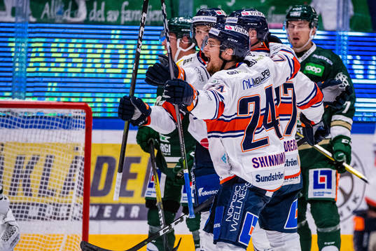 Växjös Brendan Shinnimin jublar