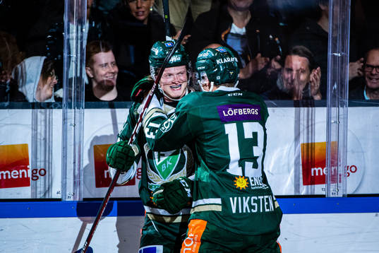 Färjestads Linus Arnesson jublar
