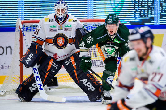 Växjös målvakt Viktor Fasth och Färjestads Gustav Rydahl