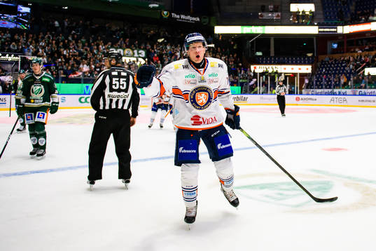 Växjös Richard Gynge jublar