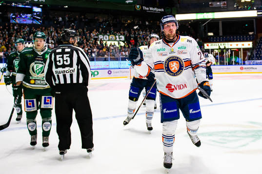 Växjös Martin Lundberg jublar