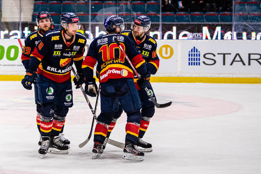 Djurgårdens Anton Hedman jublar med lagkamrater