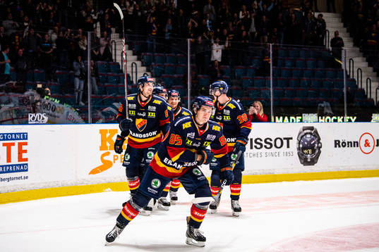 Djurgårdens Michael Haga jublar
