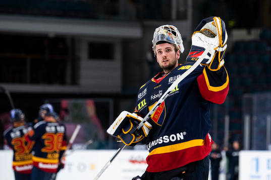 Djurgårdens målvakt Robin Jensen jublar