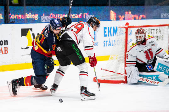 Örebros Ludvig Rensfeldt och Djurgårdens Patrik Berglund