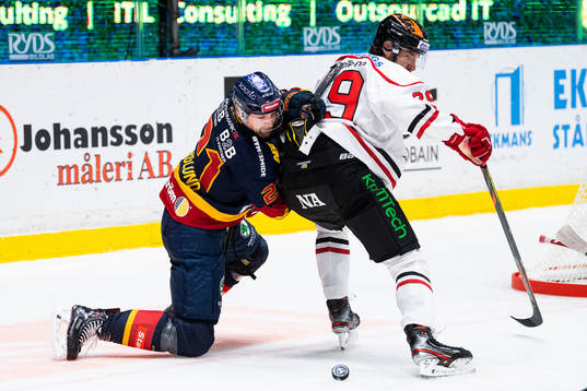 Örebros Ludvig Rensfeldt och Djurgårdens Patrik Berglund