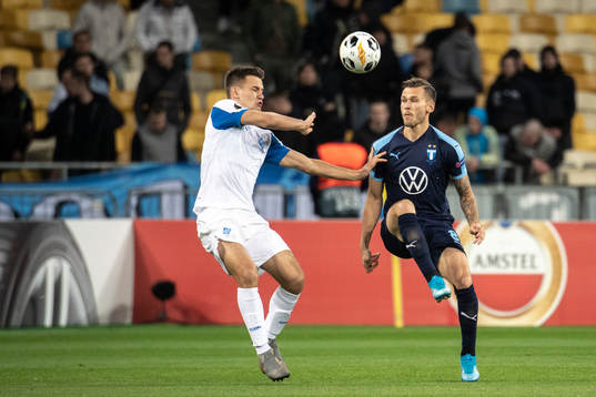 Volodymyr Shepelev of Dinamo Kiev and Arnor Traustason of