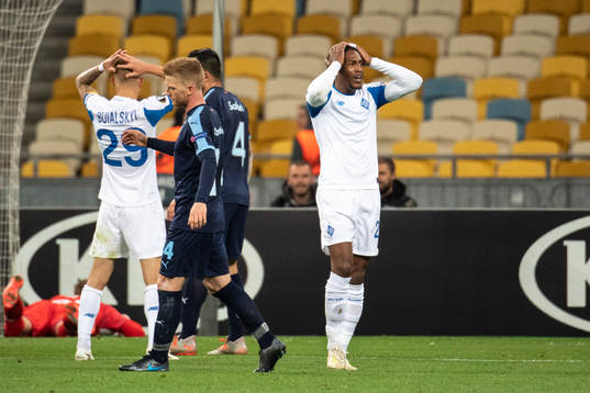 Gerson Rodrigues and Vitaliy Buialskyi of Dinamo Kiev looks