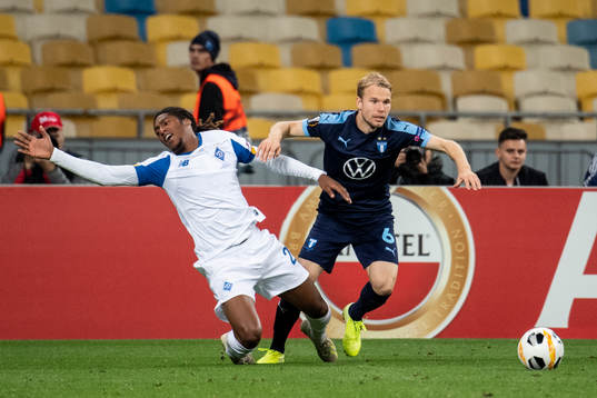Gerson Rodrigues of Dinamo Kiev and Oscar Lewicki of Malmö