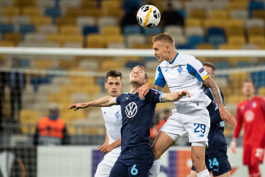 Oscar Lewicki of Malmö FF and Vitaliy Buialskyi of Dinamo