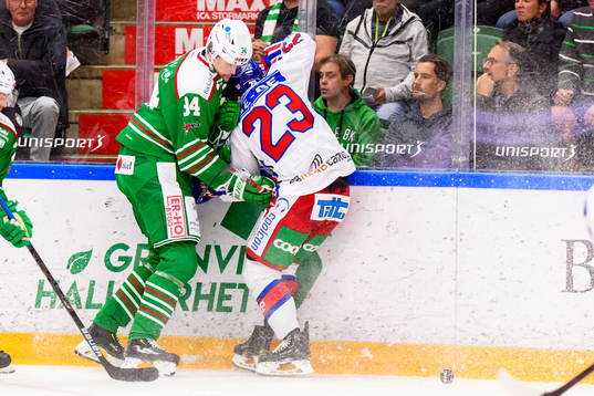 Rögles Adam Edström och Oskarshamns  Rok Ticar