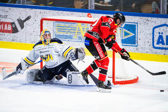 s målvakt Jonas Gunnarsson och Luleås Juhani Tyrväinen