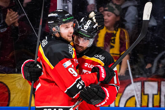 Luleås Robin Kovacs och Niklas Olausson jublar