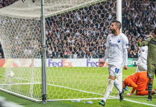 Michael Santos (18), FC København, celebrates