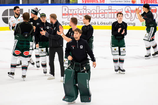 Tingsryds målvakt Andreas Ljunggren jublar
