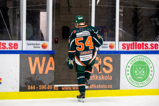 Kristianstads Johan Lundgren lämnar isen