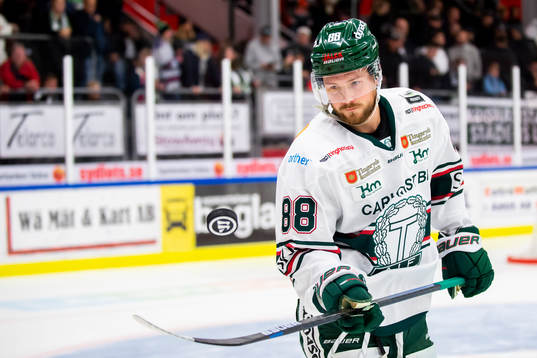 Tingsryds Anton Blombergunder ishockeymatchen i