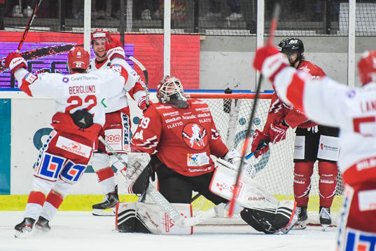 Timrås Sebastian Ohlsson jublar