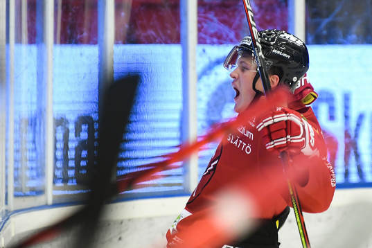 Vita Hästens Linus Andersson jublar
