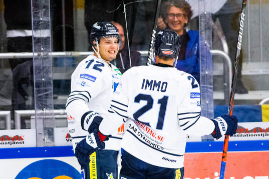 Karlskogas Filip Ahl jublar