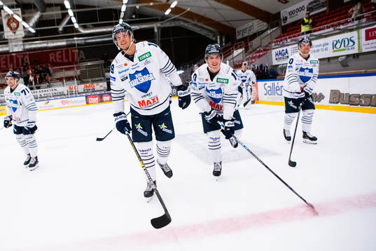 Karlskogas Filip Roos och David Lilja jublar