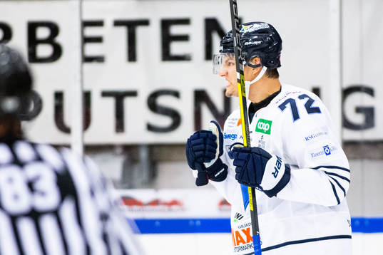 Karlskogas Oliver Eklind jublar