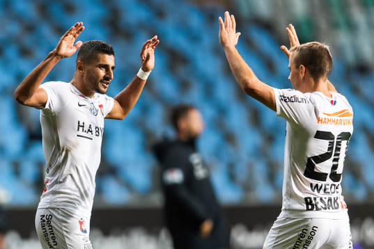 Örgrytes Ailton Almeida jublar med Calle Wede