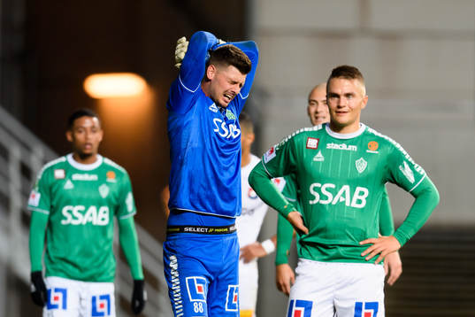 Brages målvakt Peter Rosendal deppar