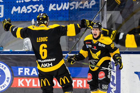 Västerås Gustav Lindberg jublar